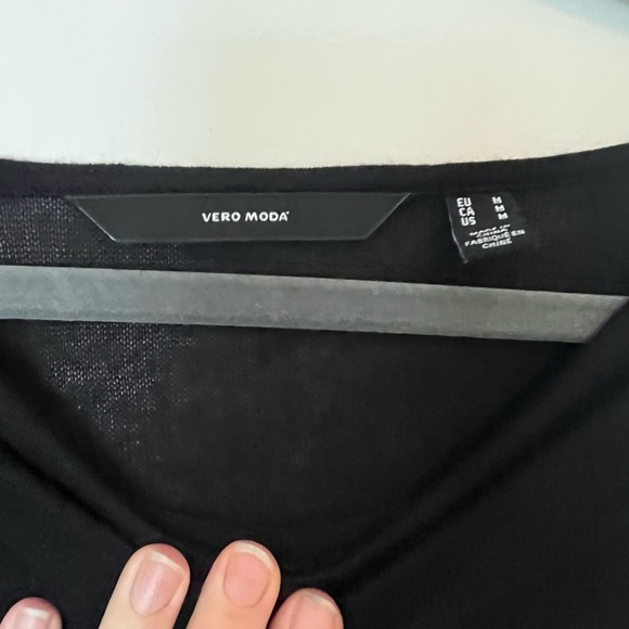 Long sleeve light knit top - Picture 3 of 3